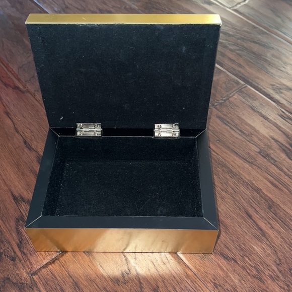 Rectangle gold metal & glass mirror design end lid that opens to a jewelry box​ - Picture 4 of 9